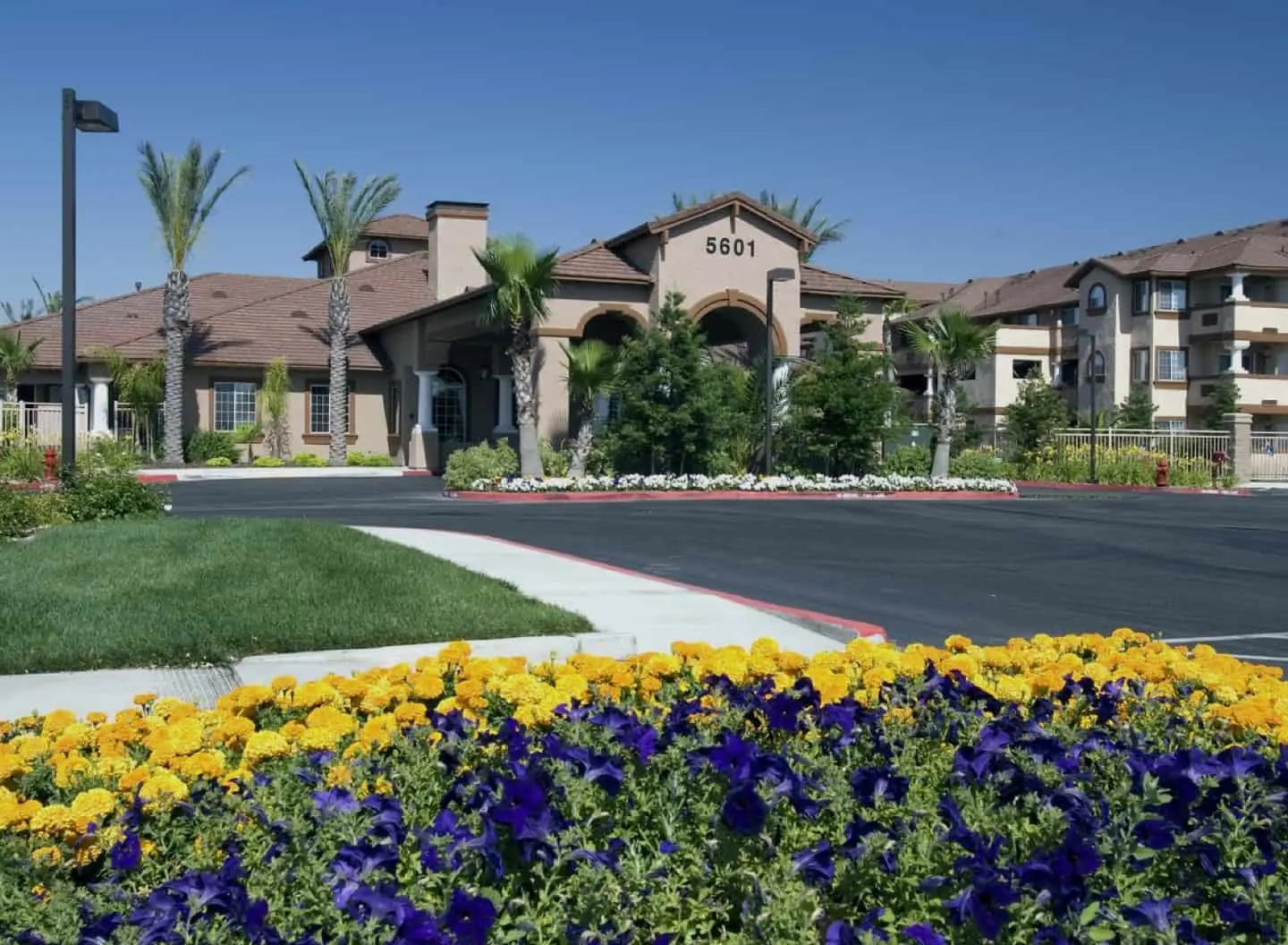 Exterior of Carefree Senior Living at North Natomas in Sacramento